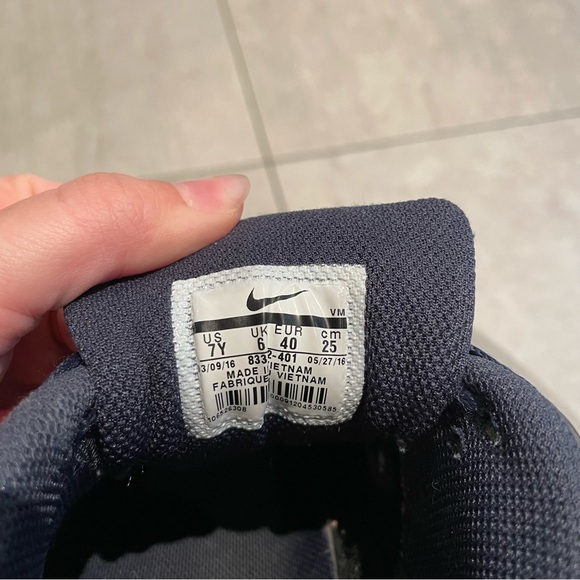 Nike AirMax Sneakers - Picture 5 of 5